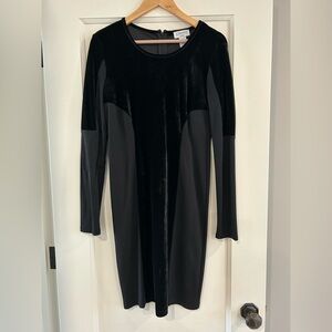 Carmen Marc Valvo Long Sleeve Black Velvet Cocktail Dress Size 6